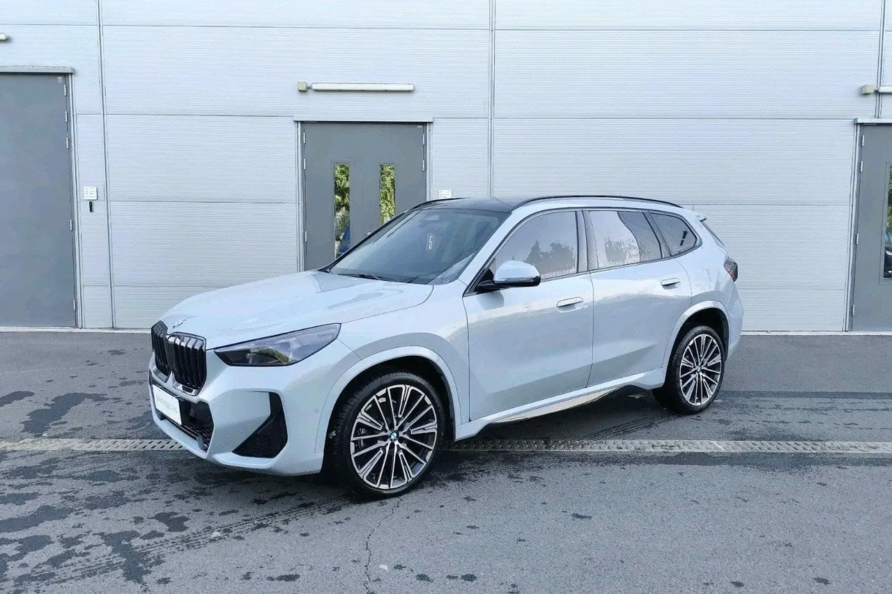 BMW 2026 X1 xDrive25Li 2.0T M sports obsidian night suit automatic gear - View 1