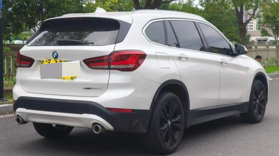 BMW 2021 X1 sDrive20Li 1.5T fashion automatic gear 3