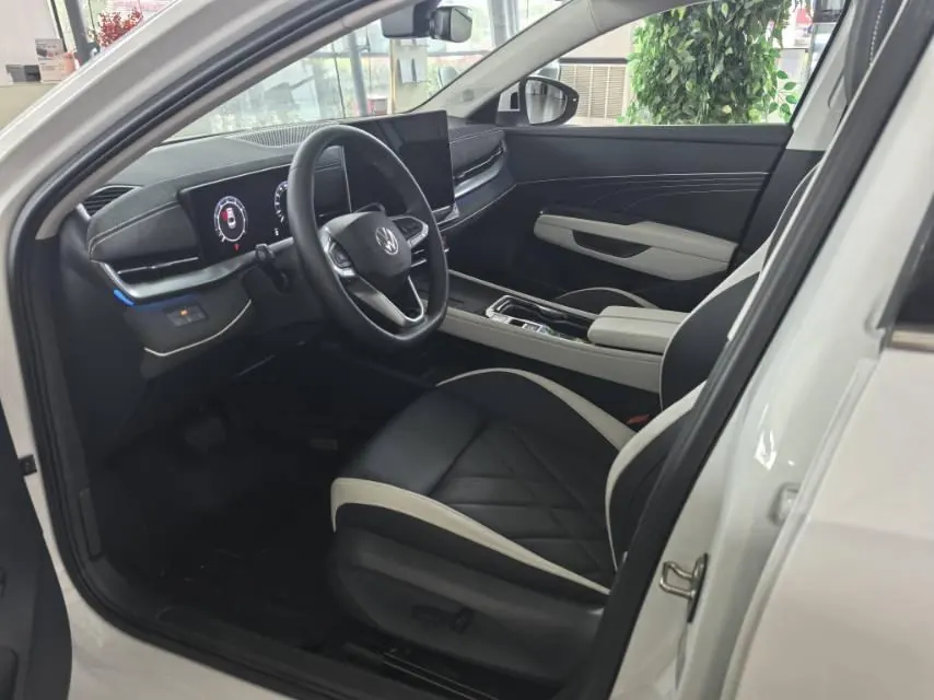 Volkswagen 2026 Sagittarius L 1.5TSI 300TSI Luxury Automatic 7