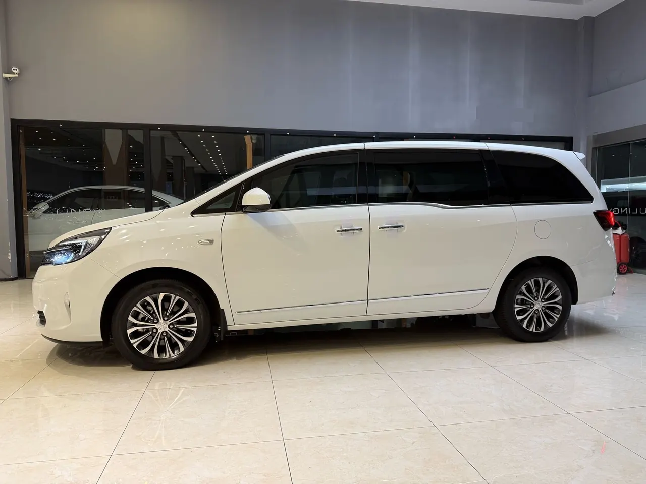 Buick 2021 GL8 Land Business Class 2.0T 652T Luxury Automatic Gear 3