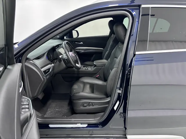 Cadillac 2021 XT4 2.0T 28T Two-Drive Leading Automatic Gear 11