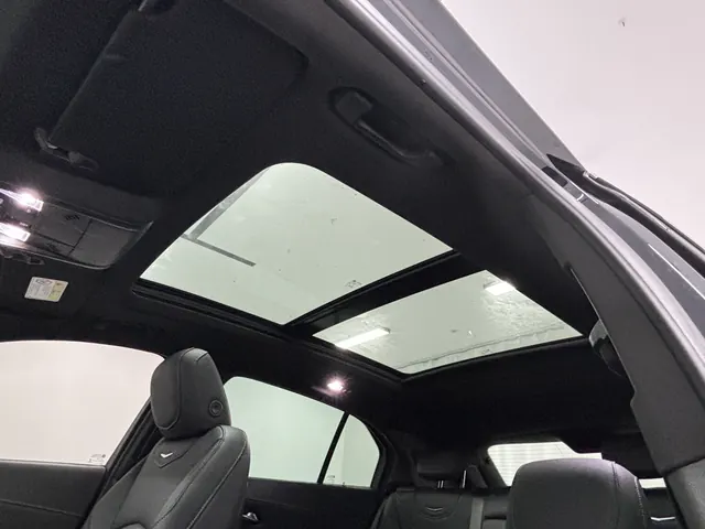 Cadillac 2021 XT4 2.0T 28T Two-Drive Leading Automatic Gear 13