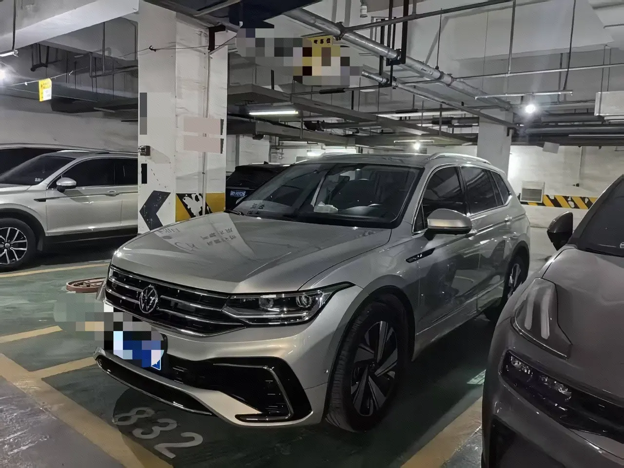 Volkswagen 2023 Tiguan L R-Line 2.0TSI 330TSI Two-Drive R-Line Overdrive Automatic Gear - View 1