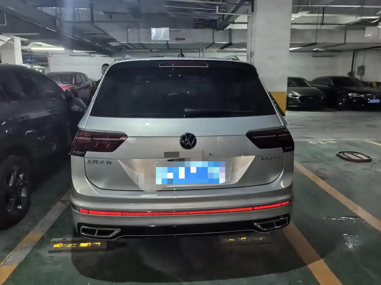 Volkswagen 2023 Tiguan L R-Line 2.0TSI 330TSI Two-Drive R-Line Overdrive Automatic Gear 2