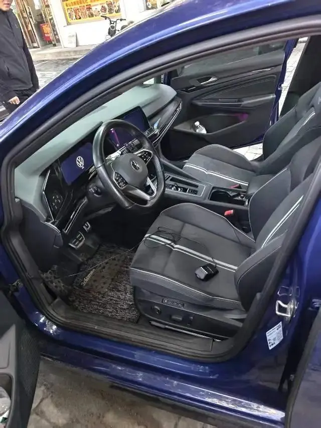 Volkswagen 2021 Golf 8 R-Line 1.4TSI 280TSI Automatic 3