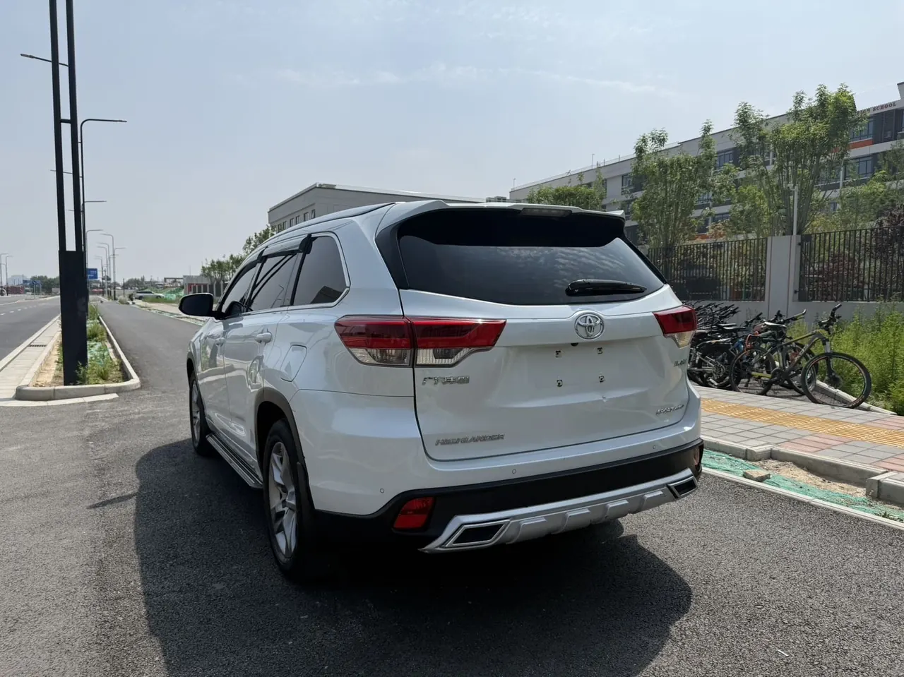 Toyota 2021 Highlander 2.0T 4-wheel drive deluxe 7-seat automatic gear 7