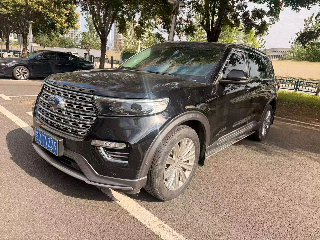 Ford 2020 Explorer 2.3T EcoBoost 285 Four-wheel Drive Titanium Edition 6-seat Automatic Gear - View 1