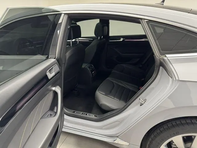 Volkswagen 2023 CC 2.0TSI 380TSI eye-catching automatic gear 6