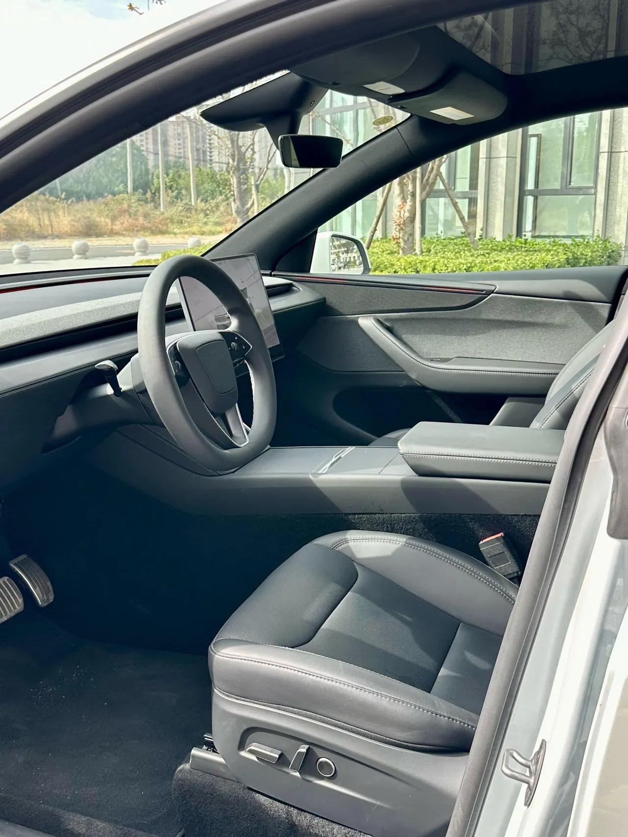 Tesla 2026 Model Y Rear-Wheel-Drive Automatic 5