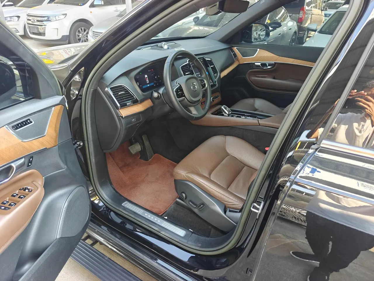 Volvo XC90 (Imported) 2023 XC90 48V 2.0T B6 Zhiyi Deluxe Edition 7-seat Automatic Gear 5