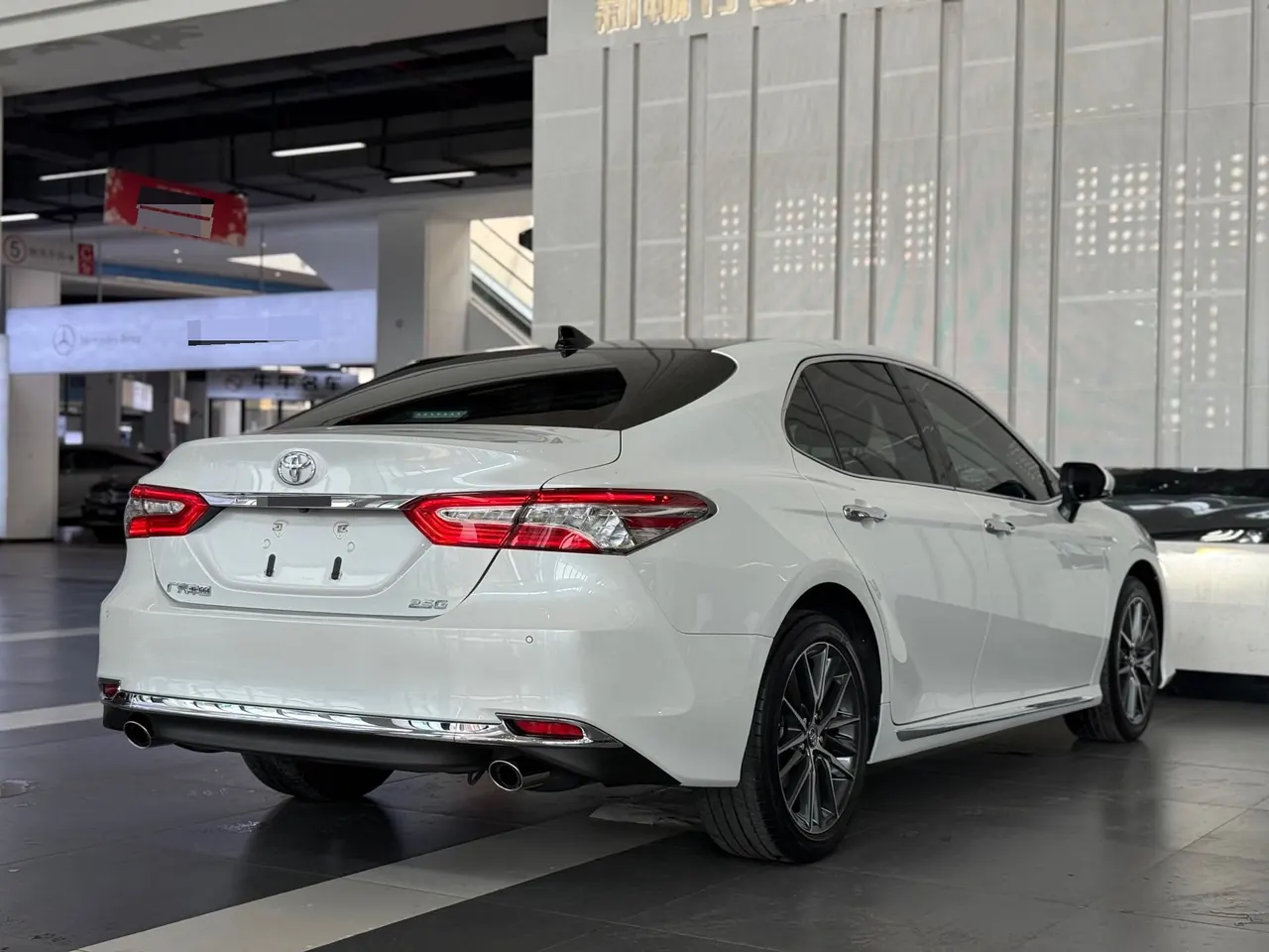 Toyota 2023 Camry 2.5G Deluxe Edition Automatic Gear 10