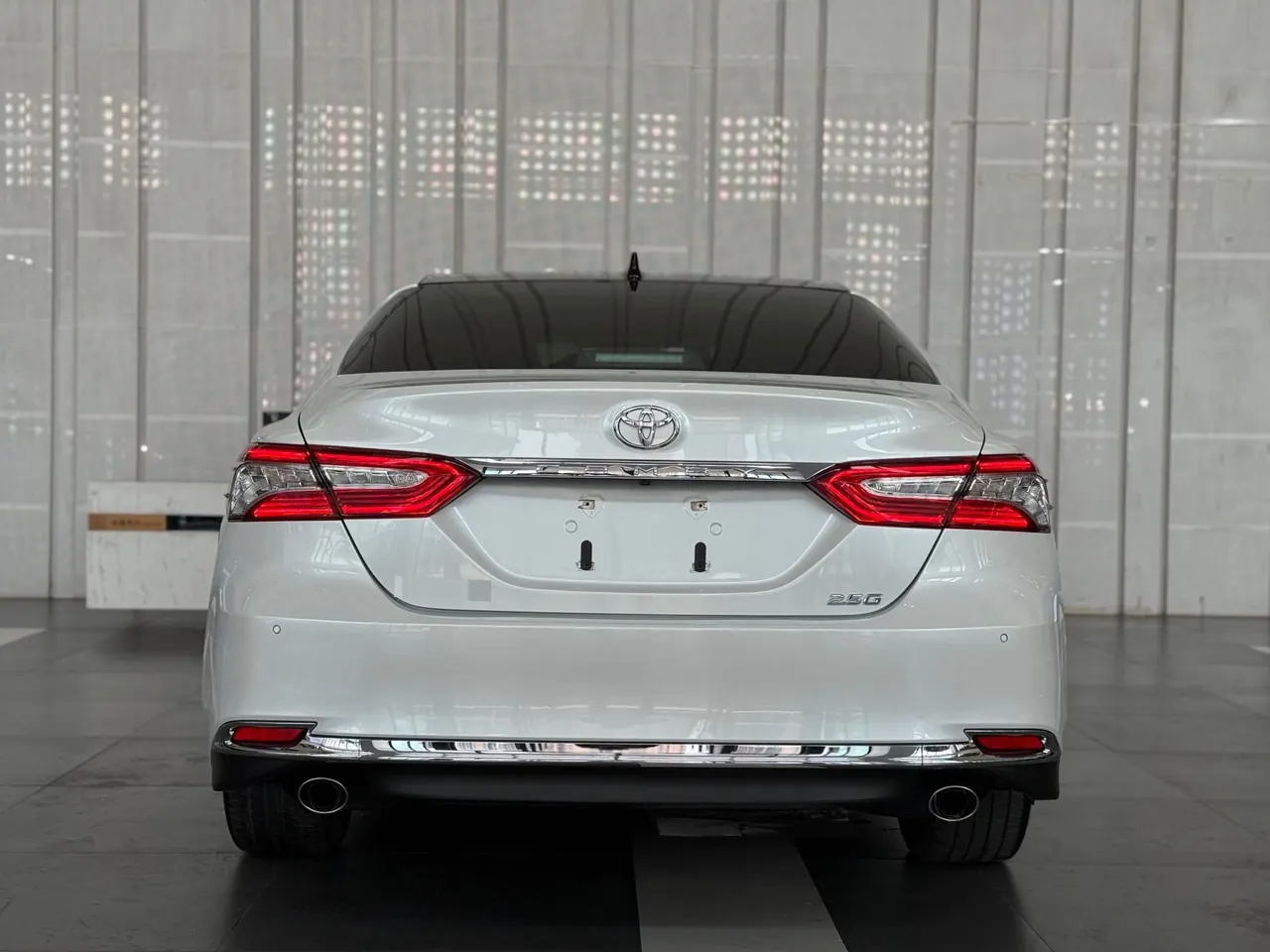 Toyota 2023 Camry 2.5G Deluxe Edition Automatic Gear 11