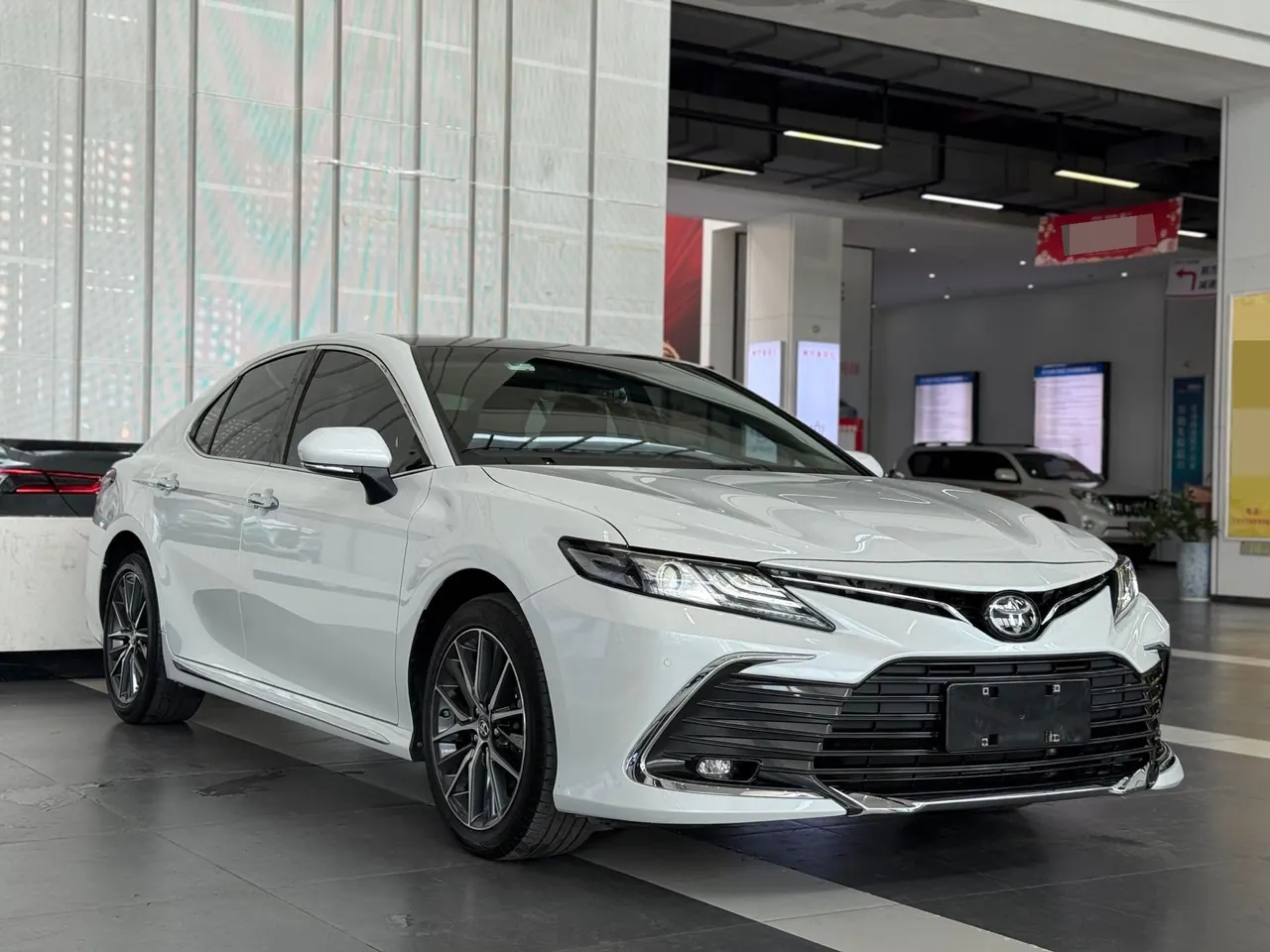 Toyota 2023 Camry 2.5G Deluxe Edition Automatic Gear 2