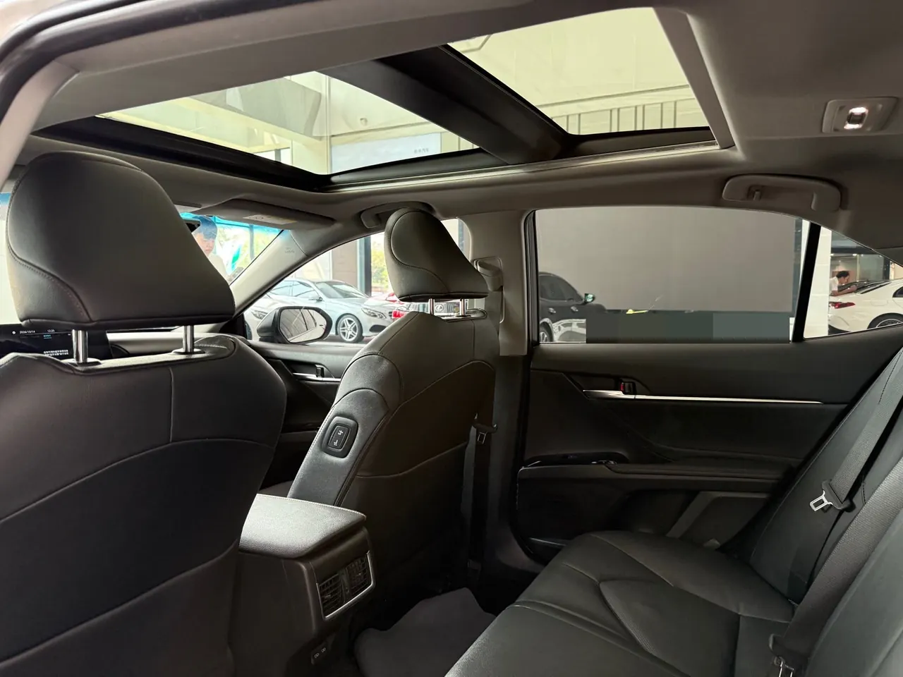 Toyota 2023 Camry 2.5G Deluxe Edition Automatic Gear 3