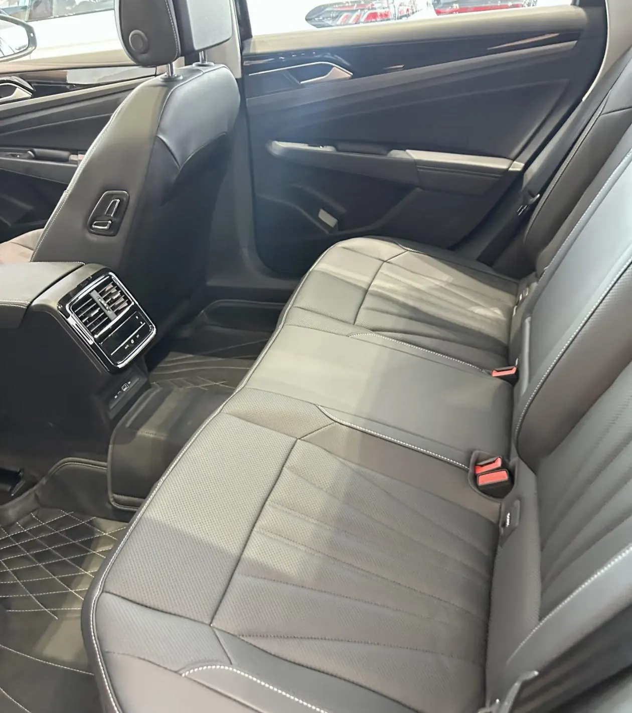 Volkswagen 2026 Passat 2.0TSI 380TSI outstanding star dragon version automatic gear 5