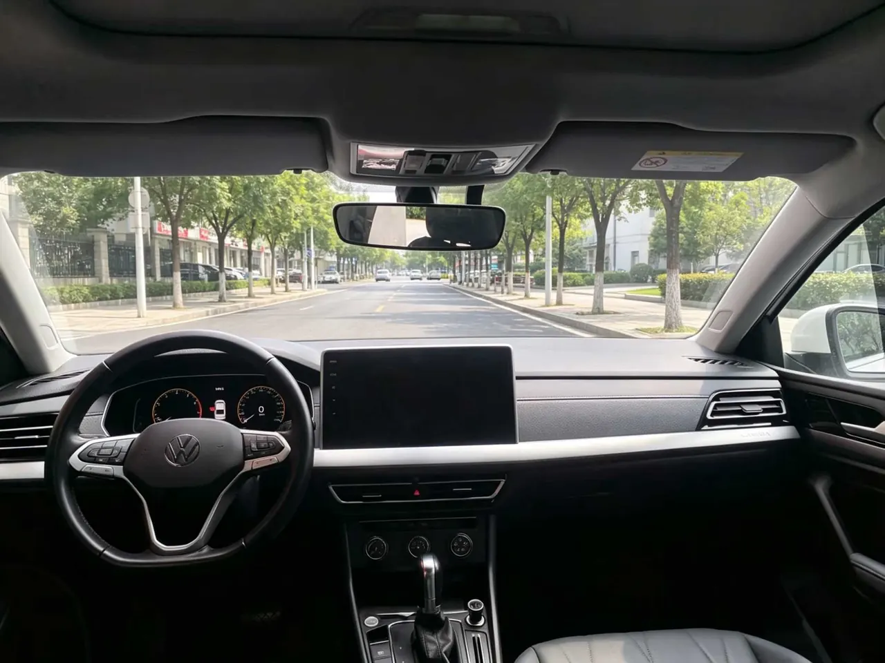 Volkswagen 2023 LaVida 1.5 5 Million Edition Automatic 3