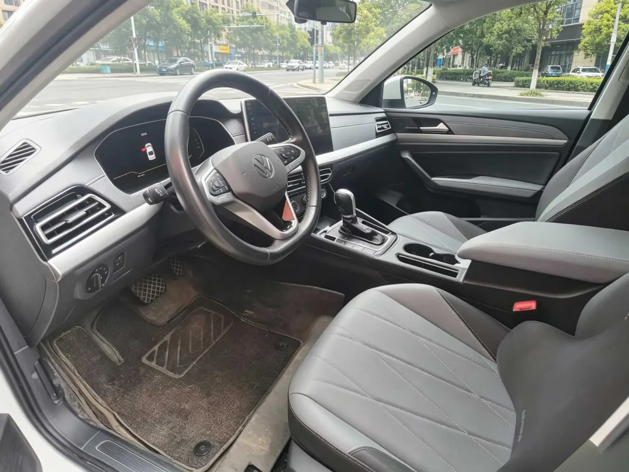 Volkswagen 2023 LaVida 1.5 5 Million Edition Automatic 4