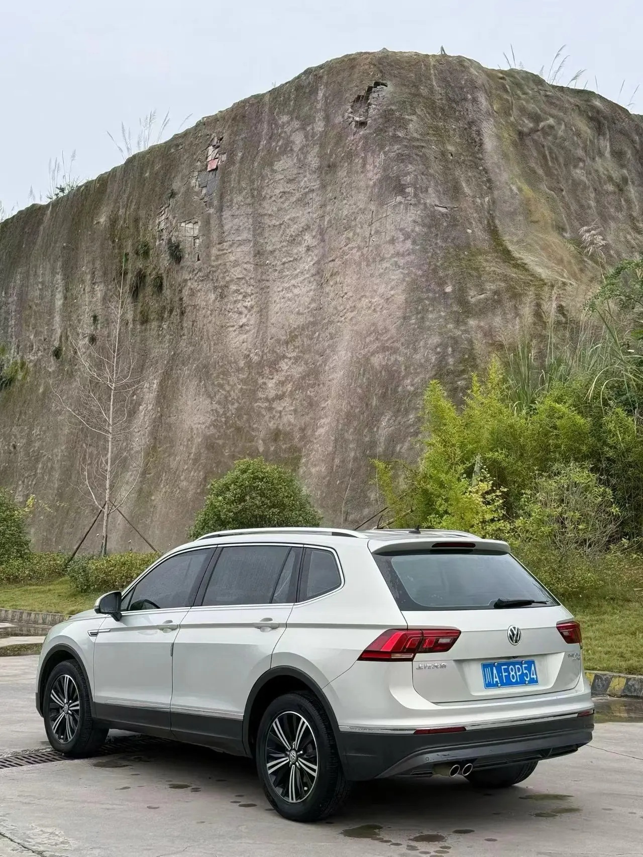 Volkswagen 2020 Tiguan L 2.0TSI 330TSI Two-Drive Panoramic Comfort Edition Automatic Gear 6