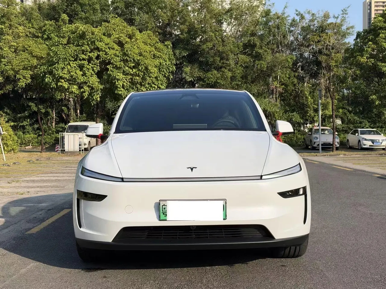 Tesla 2026 Model Y Long Range Rear-Wheel-Drive Automatic 2