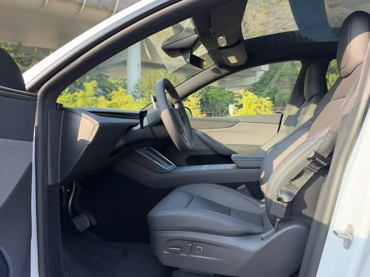 Tesla 2026 Model Y Long Range Rear-Wheel-Drive Automatic 4