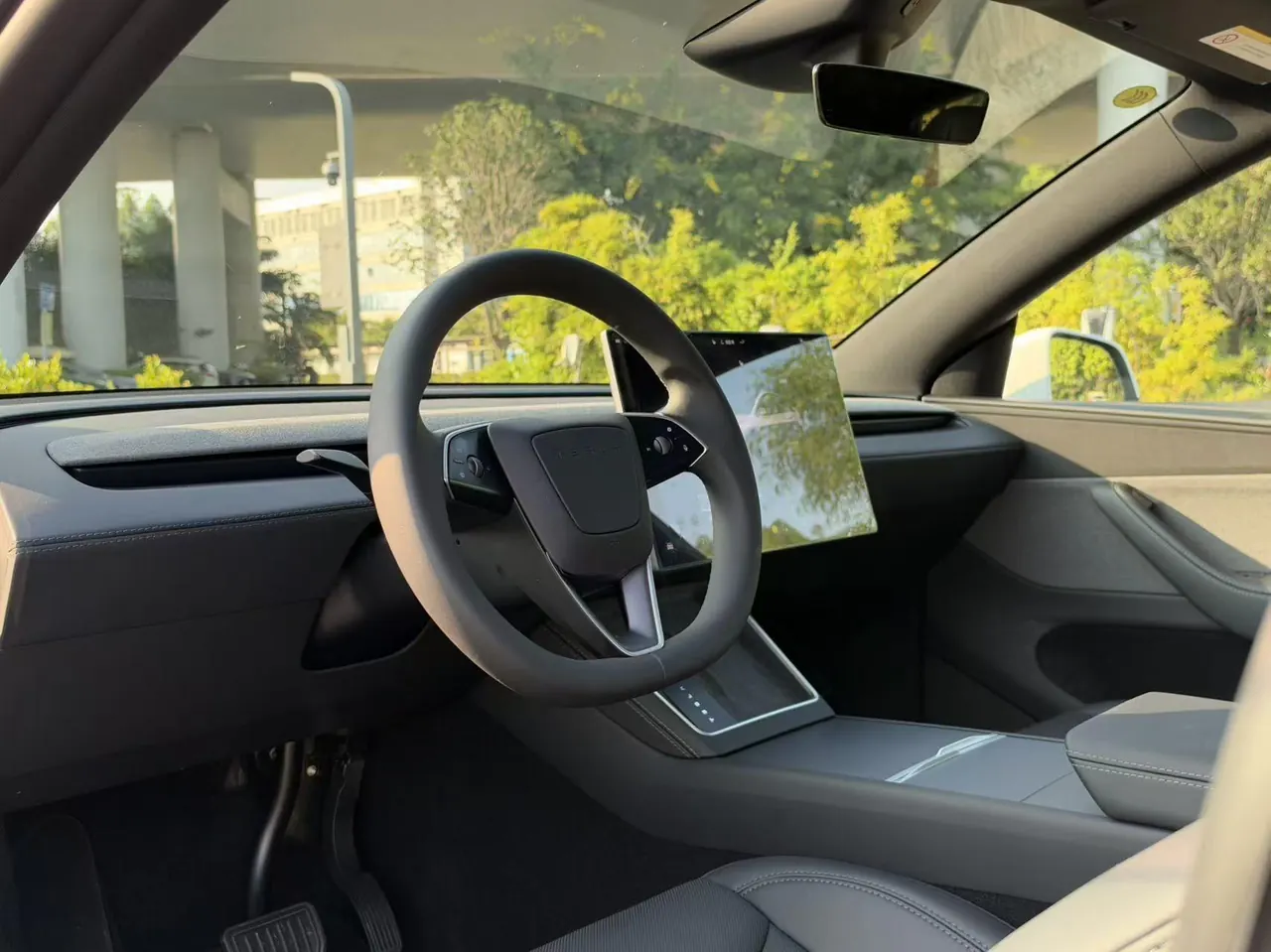 Tesla 2026 Model Y Long Range Rear-Wheel-Drive Automatic 5