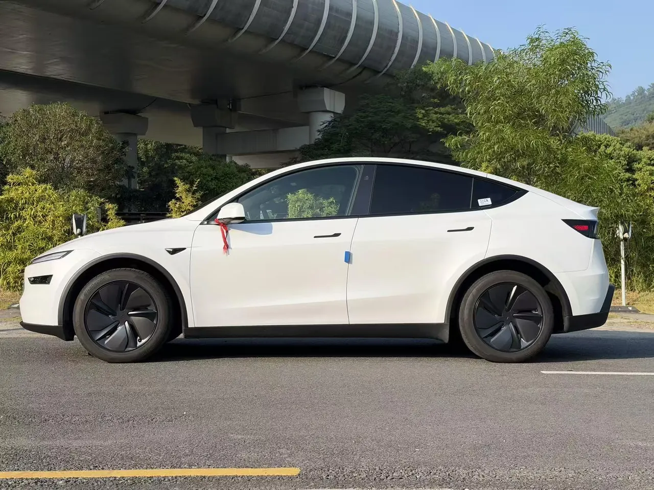 Tesla 2026 Model Y Long Range Rear-Wheel-Drive Automatic 9