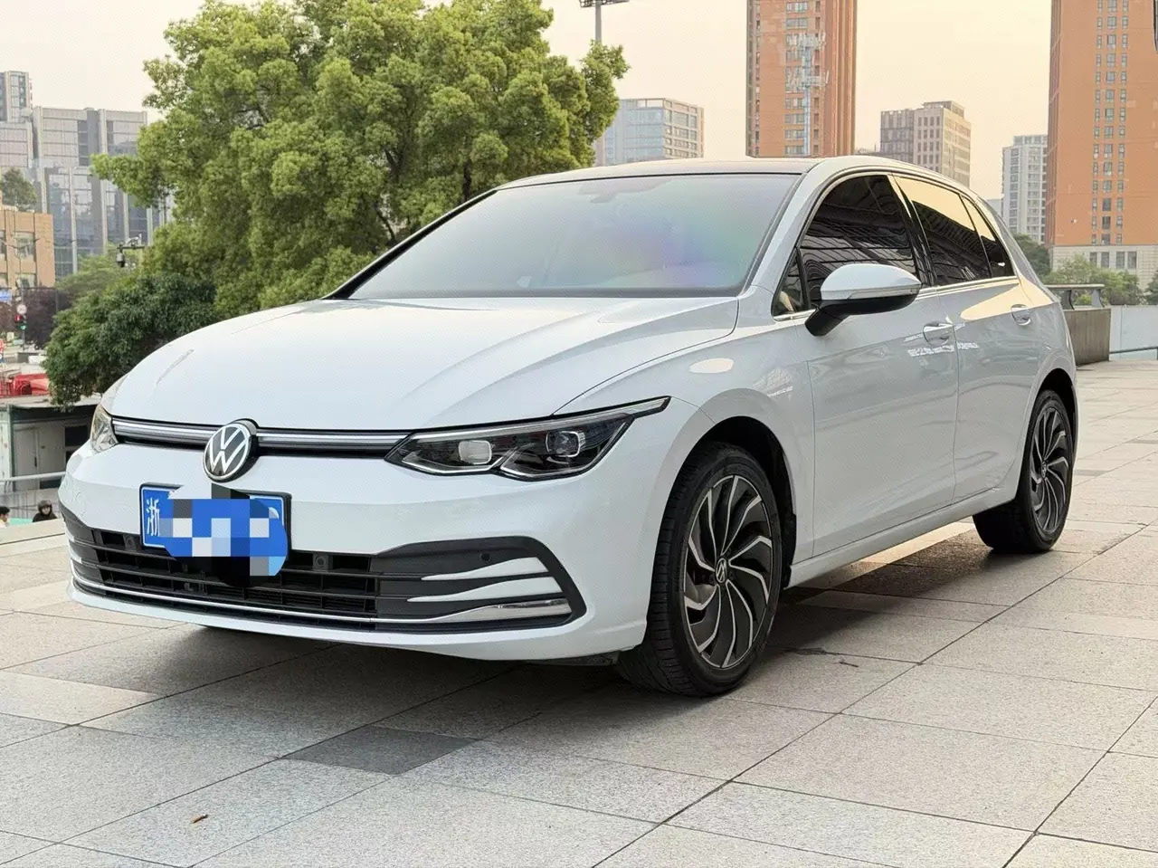 Volkswagen 2021 Golf 8 PRO 1.4TSI 280TSI Automatic - View 1