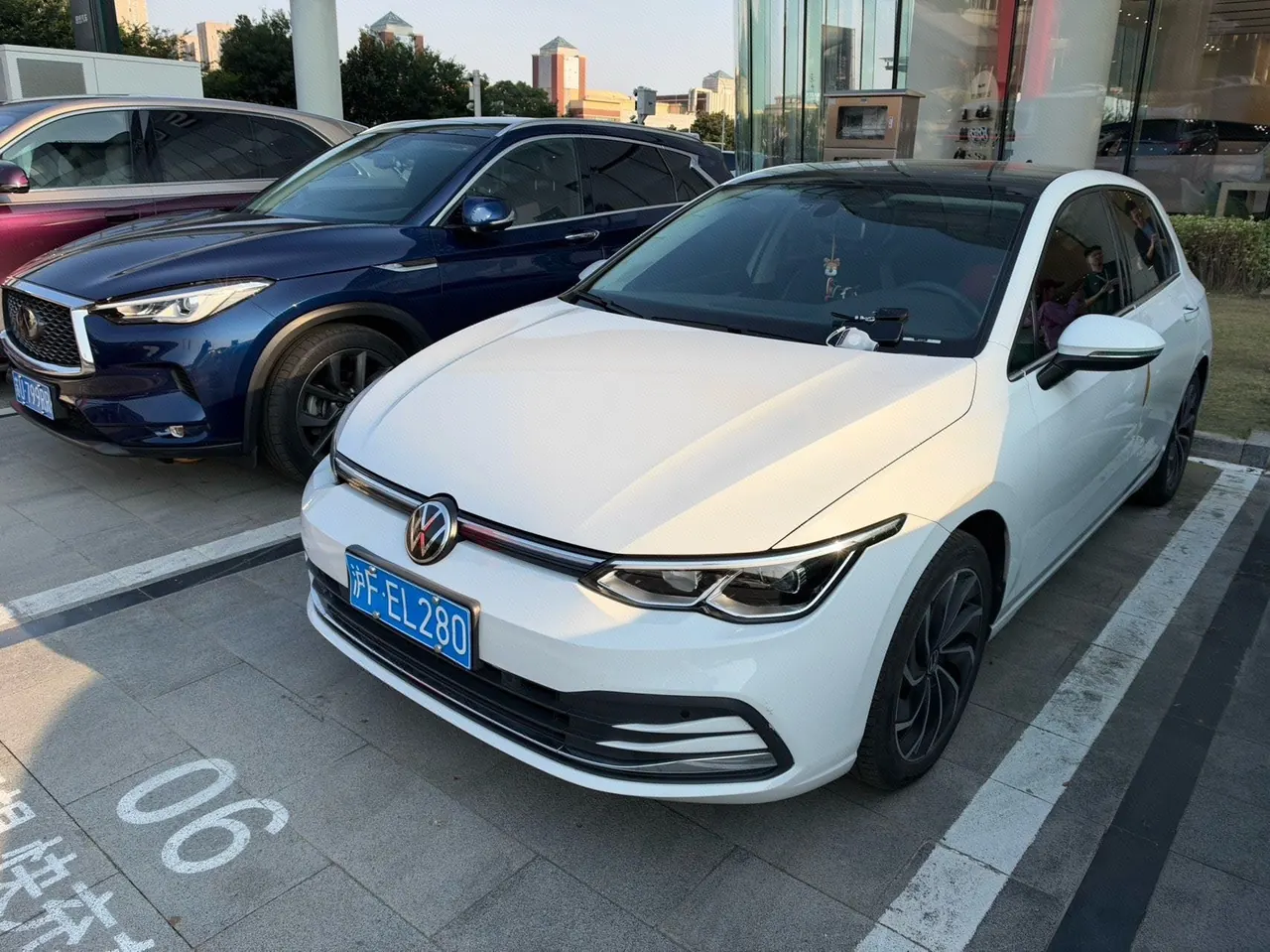 Volkswagen 2021 Golf 8 PRO 1.4TSI 280TSI Automatic - View 1
