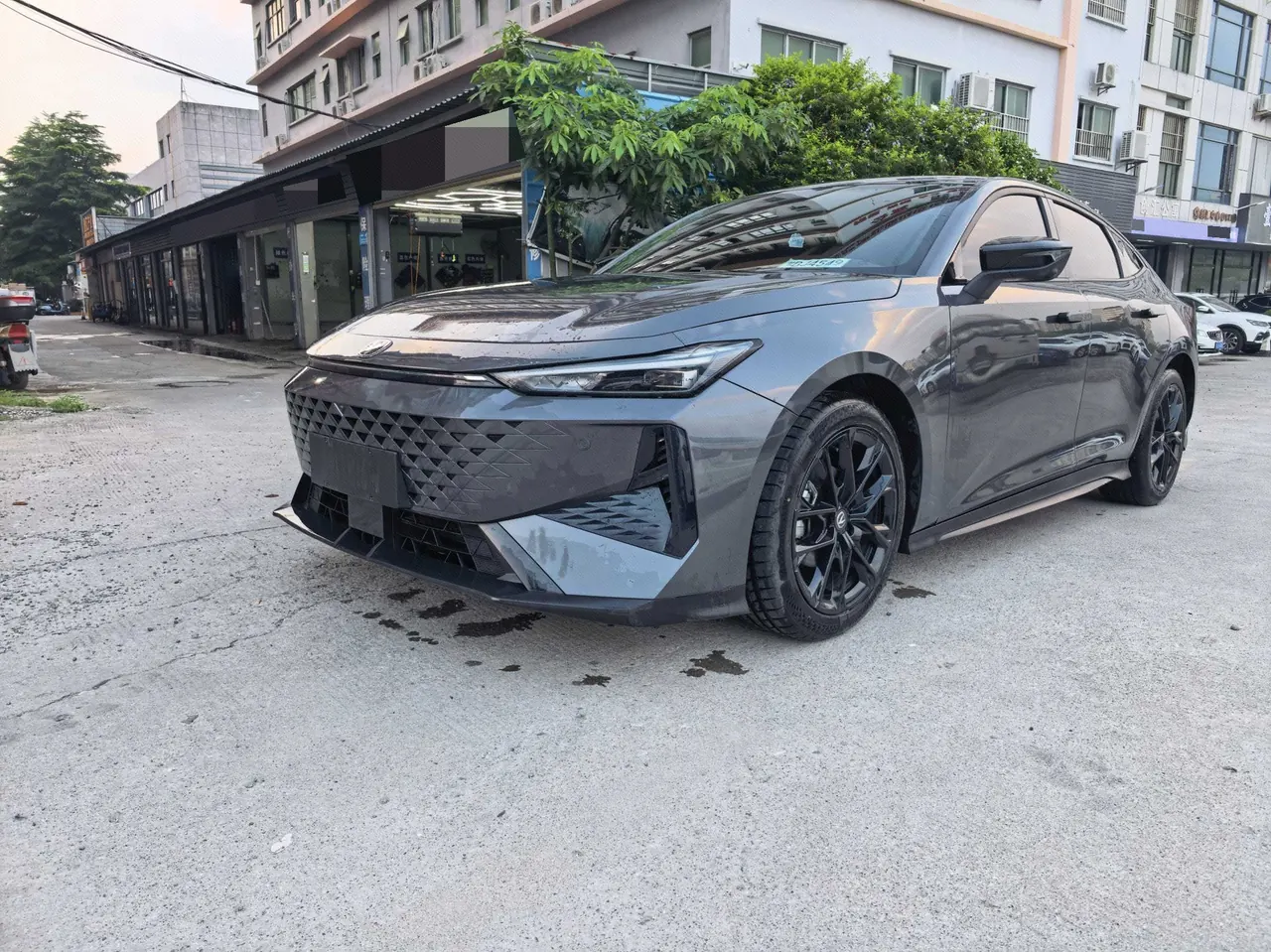 ChangAn 2024 UNI-V 1.5T Prestige Automatic - View 1