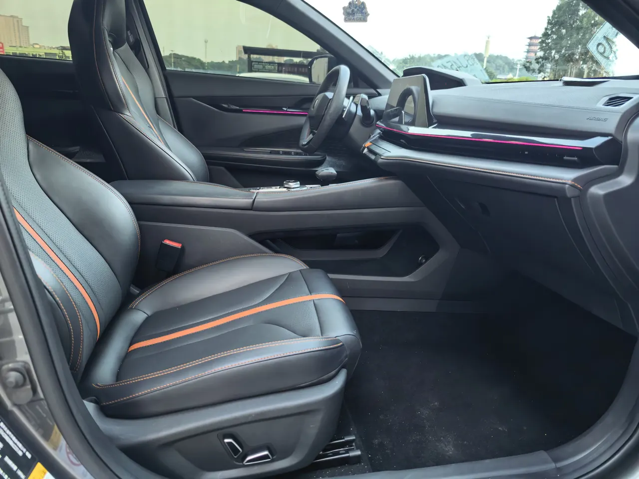 ChangAn 2024 UNI-V 1.5T Prestige Automatic 4
