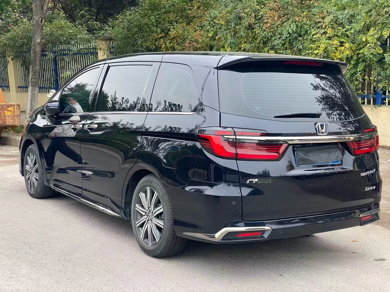 Honda 2024 Odyssey Hybrid 2.0 Stepless Sharp and Leading Edition Automatic Gear 2