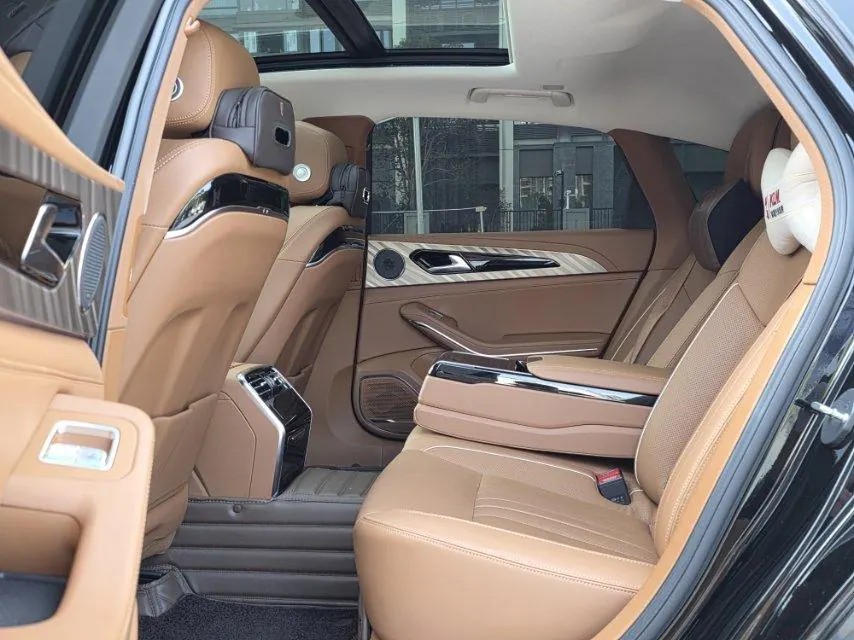 HongQi 2023 H9 48V 2.0T Zhilian Flag Edition Automatic Gear 5