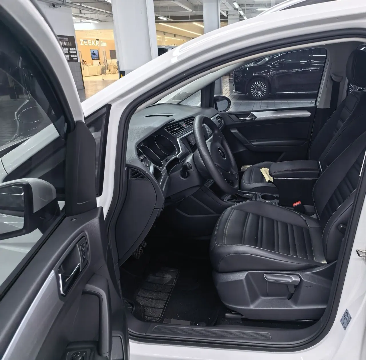 Volkswagen 2021 Touran L 1.4TSI 280TSI Fashion Edition 7-seat Automatic Gear 2