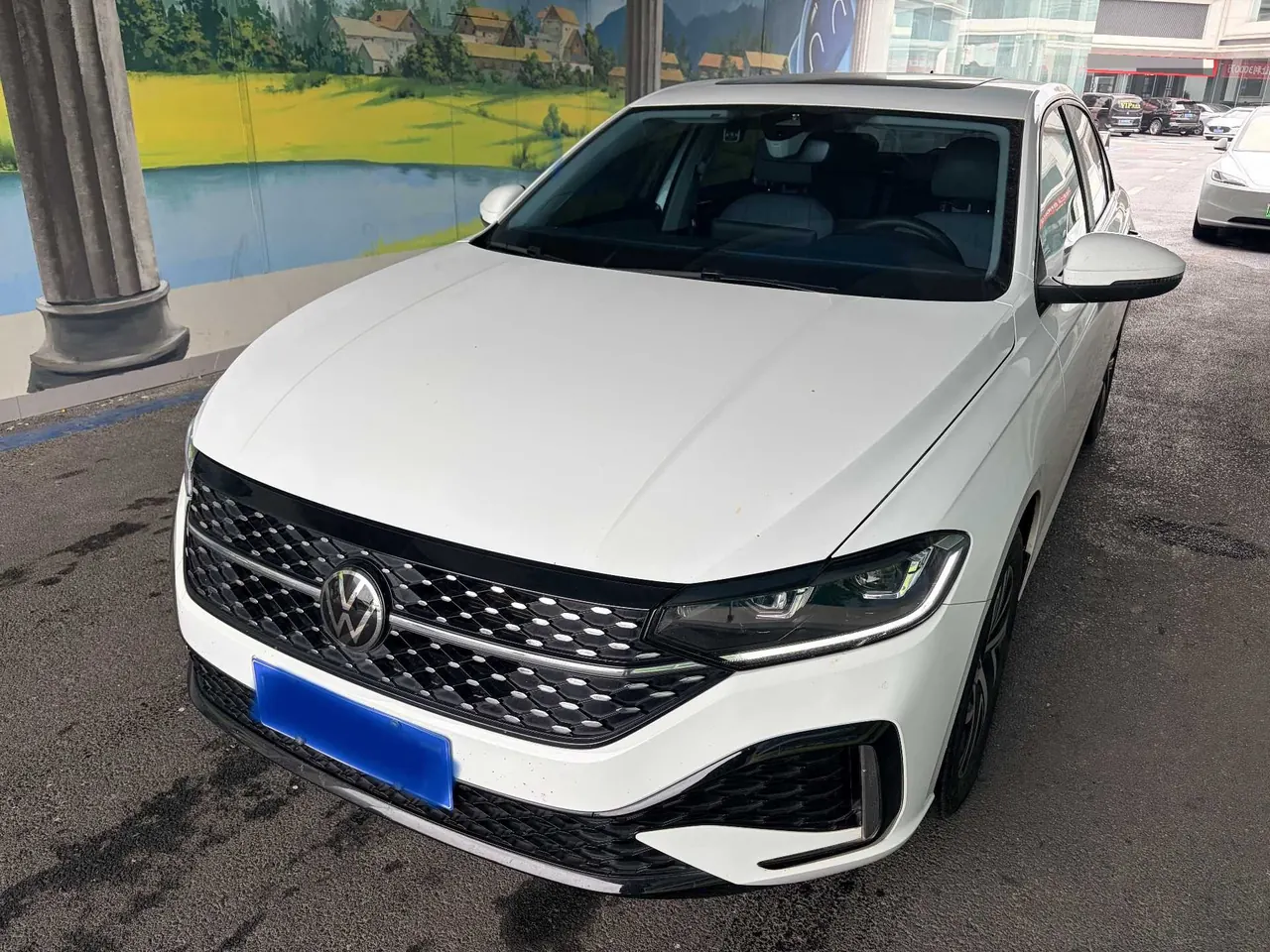 Volkswagen 2024 LaVida 1.5 Star 5 Million Edition Automatic Gear - View 1