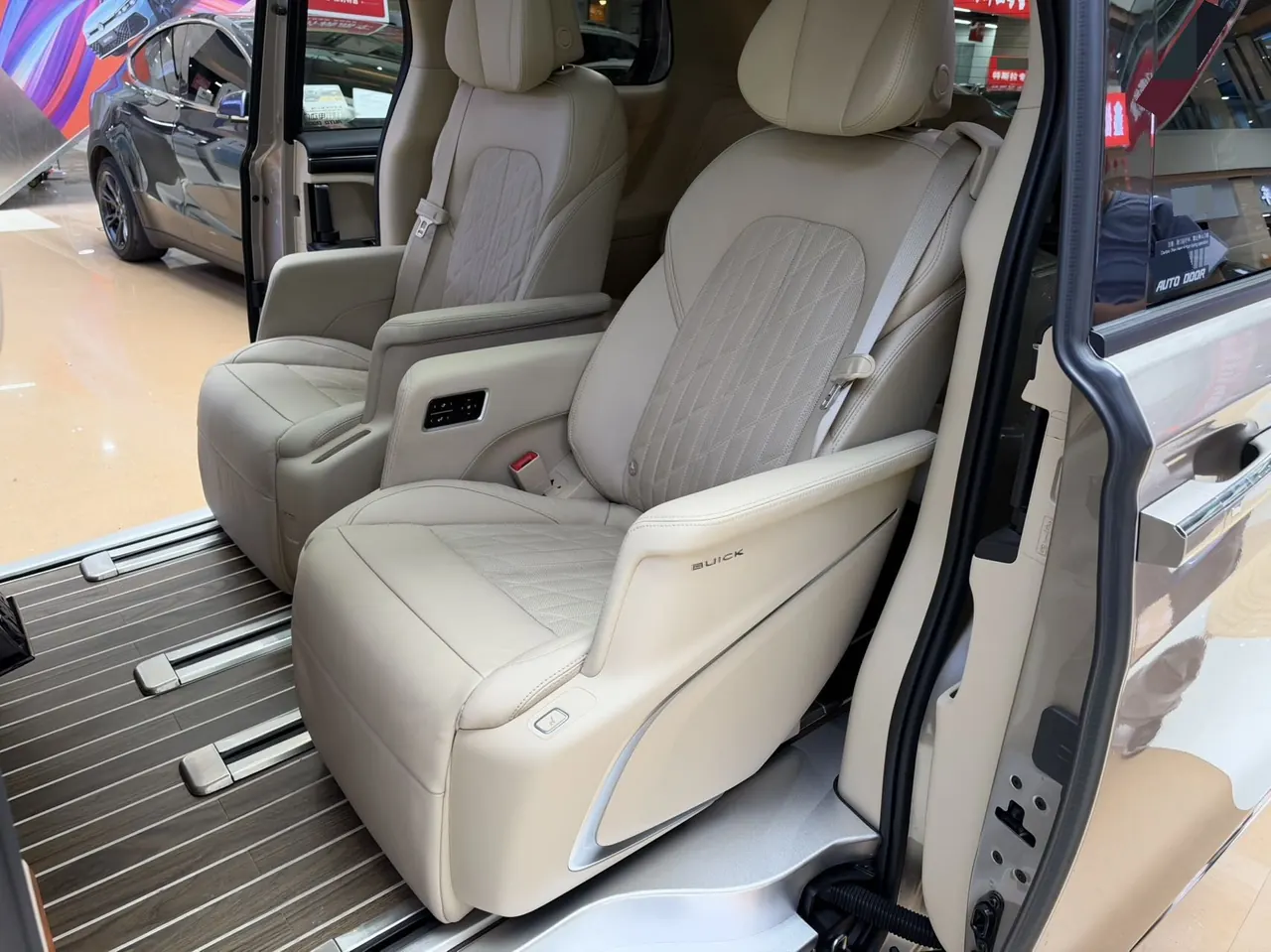 Buick 2023 GL8 ES Lu Zun 48V 2.0T 653T Smart Flagship Automatic Gear 5