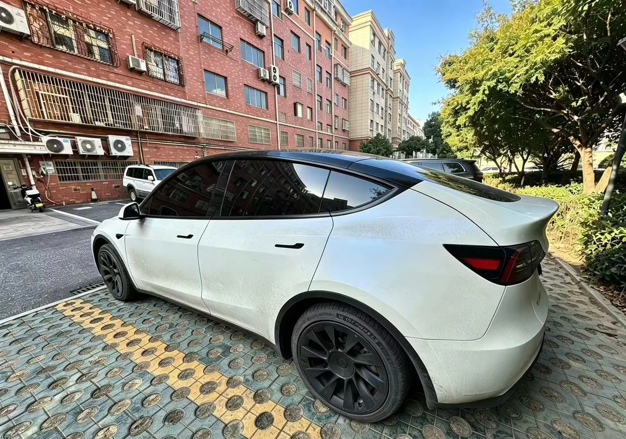Tesla 2024 Model Y rear-wheel drive version automatic transmission 2