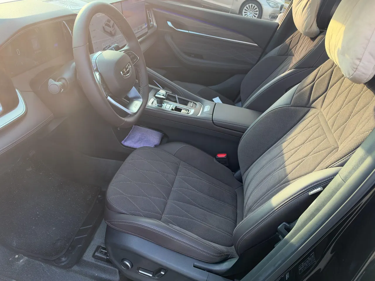Geely 2026 XingyueL (Monjaro) 2.0TD Oriental Obsidian Star Edition Automatic Gear 4