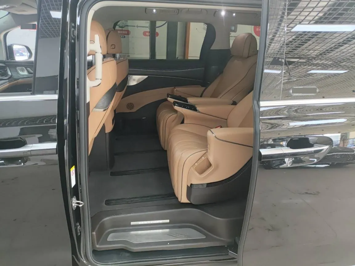 Denza 2024 Denza D9 DM-i 1.5T stepless 980 four-wheel drive distinguished automatic gear 4