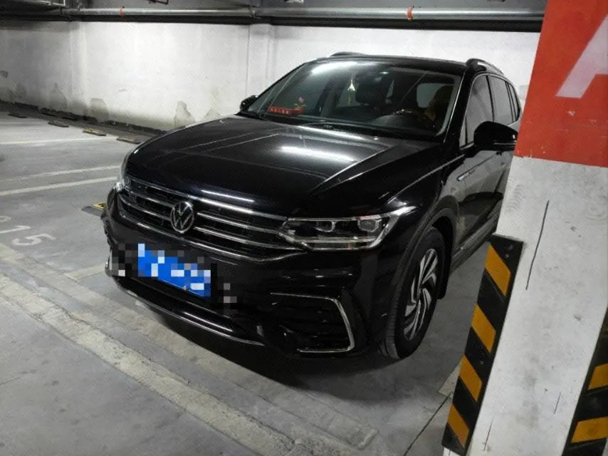 Volkswagen 2024 Tiguan L R-Line 2.0TSI 330TSI Two‑wheel‑drive R‑Line Dragon Glory Edition Automatic - View 1