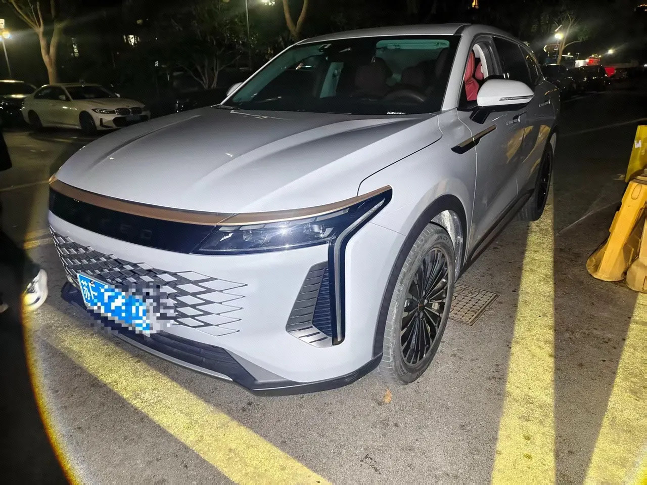 Xingtu 2024 elegant light 2.0T 400T two-wheel drive elite version automatic gear - View 1