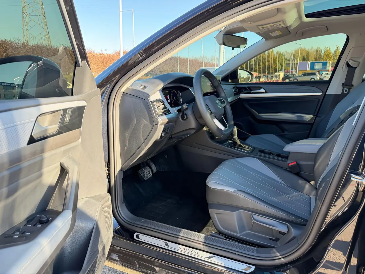 Volkswagen 2024 LaVida 1.5 5 Million Edition Automatic 4