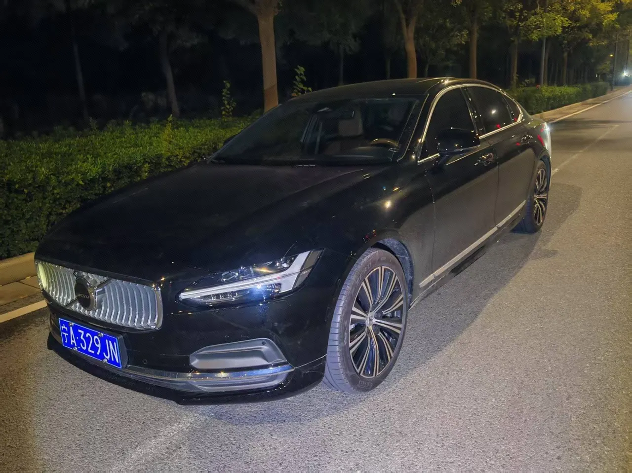 Volvo 2024 S90 48V 2.0T B5 Zhiyuan Deluxe Edition Automatic Gear - View 1