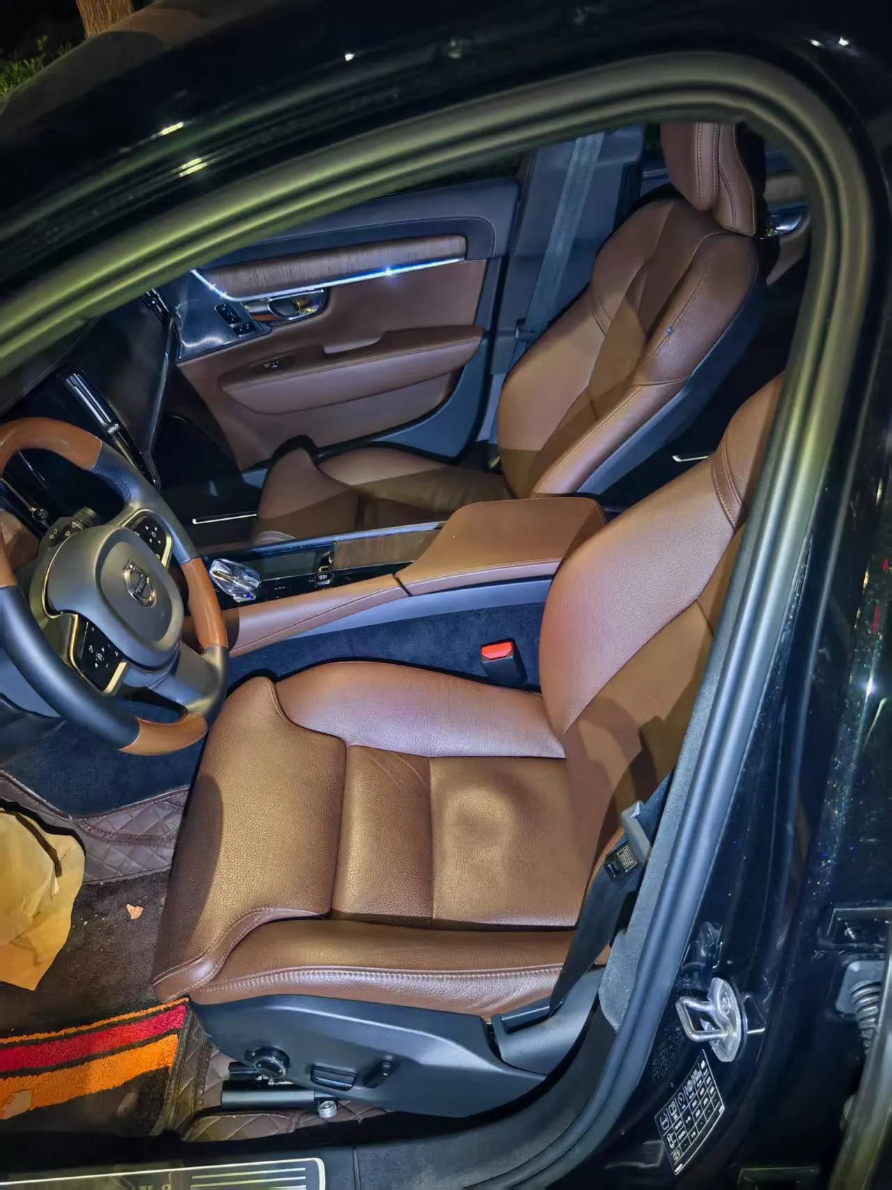 Volvo 2024 S90 48V 2.0T B5 Zhiyuan Deluxe Edition Automatic Gear 4