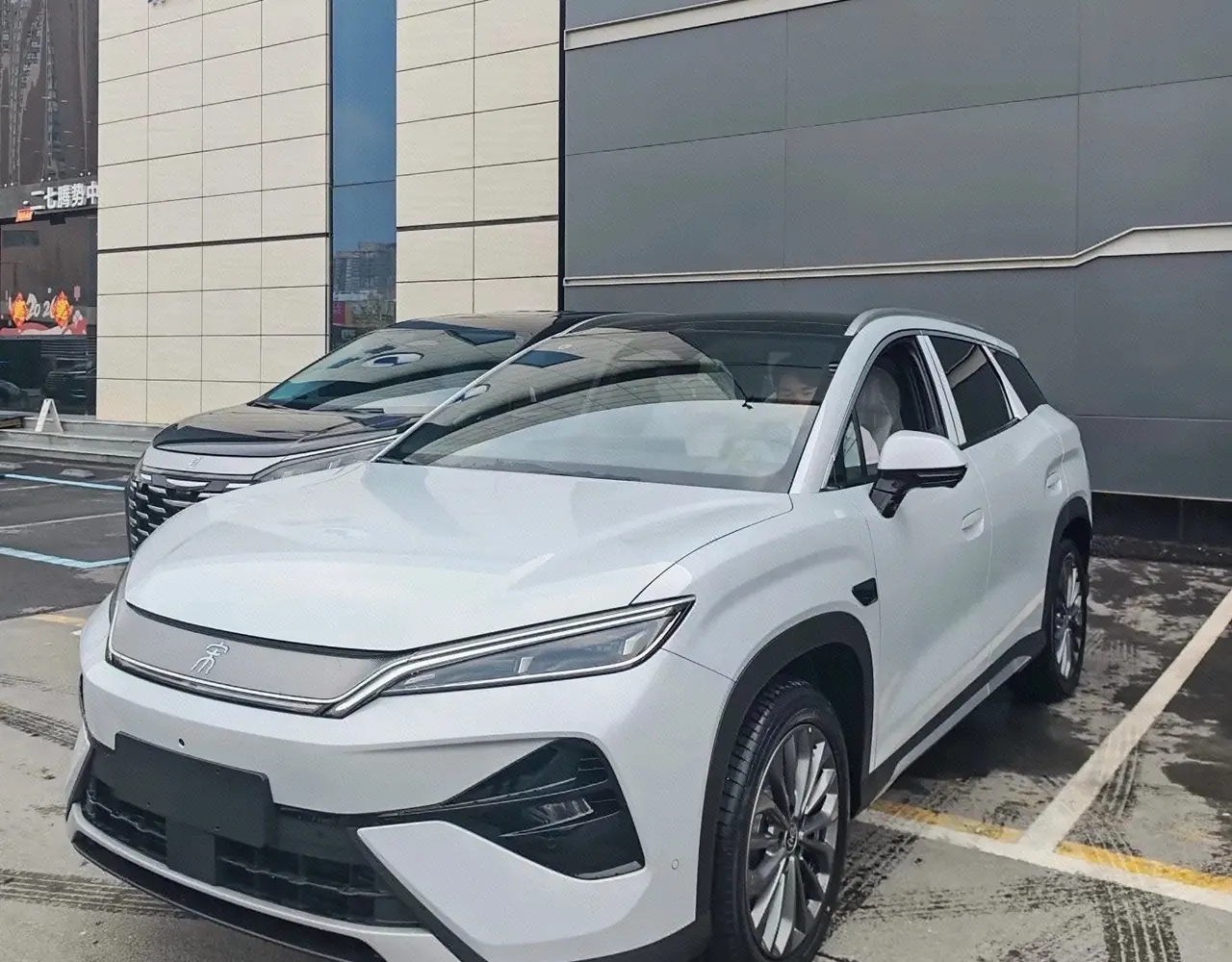 BYD 2026 Song Ultra EV 710KM Exceed Automatic Transmission - View 1
