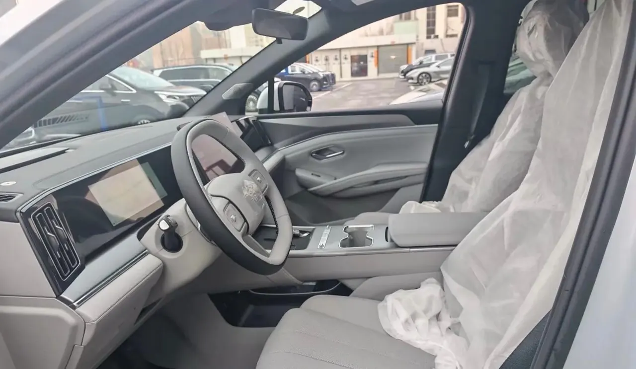 BYD 2026 Song Ultra EV 710KM Exceed Automatic Transmission 3