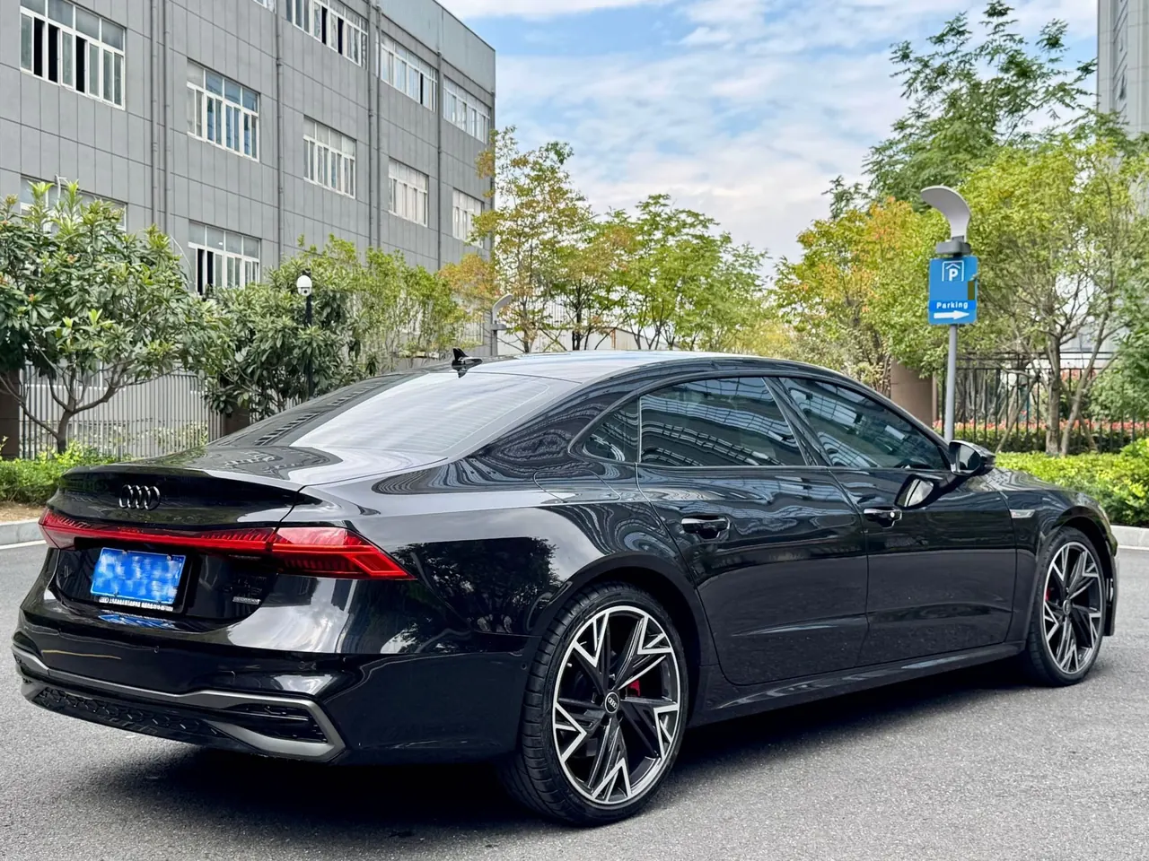 Audi 2025 A7L 2.0TFSI 45TFSI Quattro Black Samurai Edition Automatic Gear 7