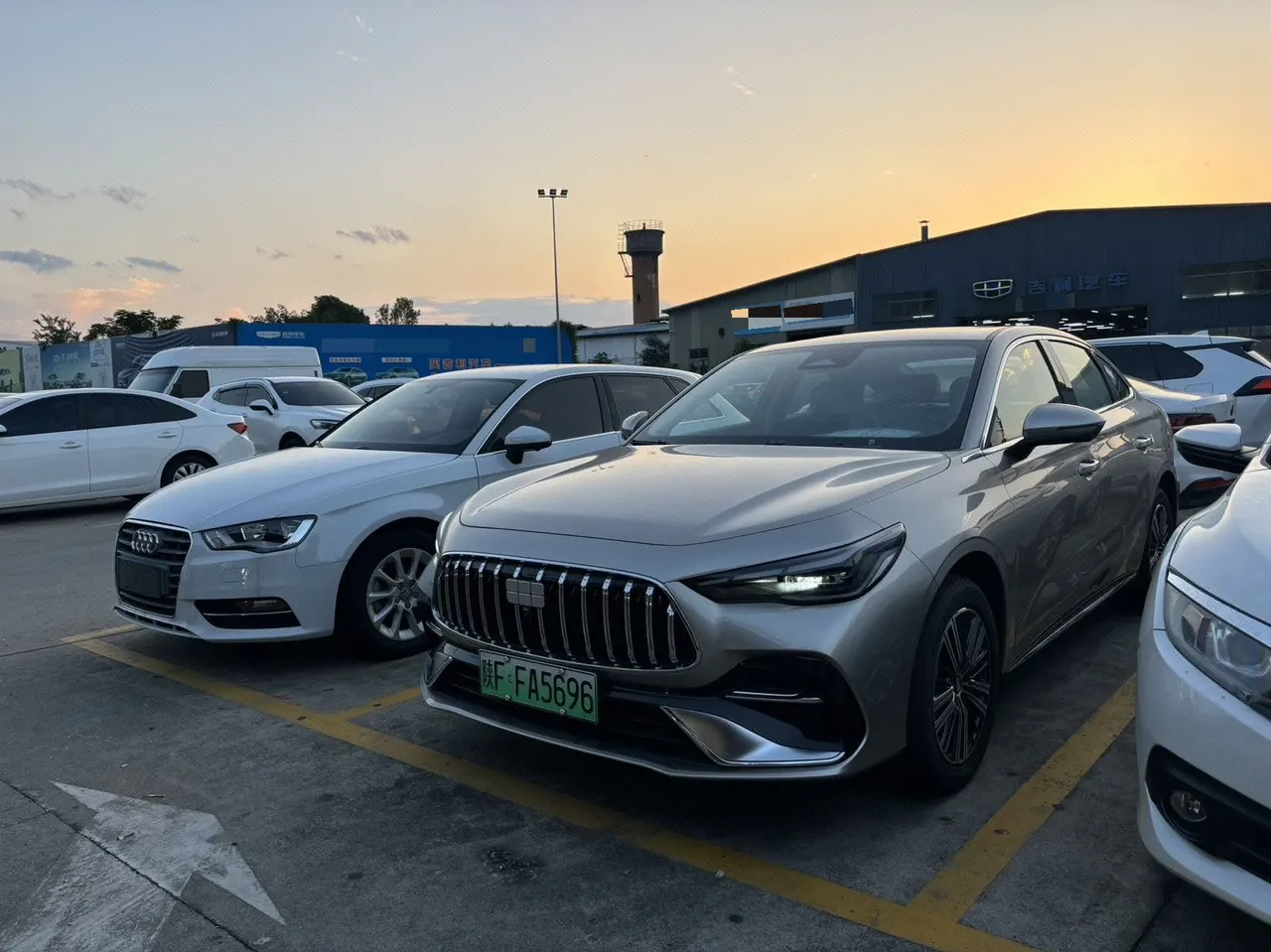 Geely Galaxy 2025 xingyao 6 EM-i 1.5 125km exploration version automatic gear - View 1