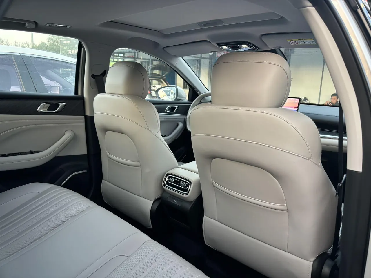 Geely Galaxy 2025 xingyao 6 EM-i 1.5 125km exploration version automatic gear 6