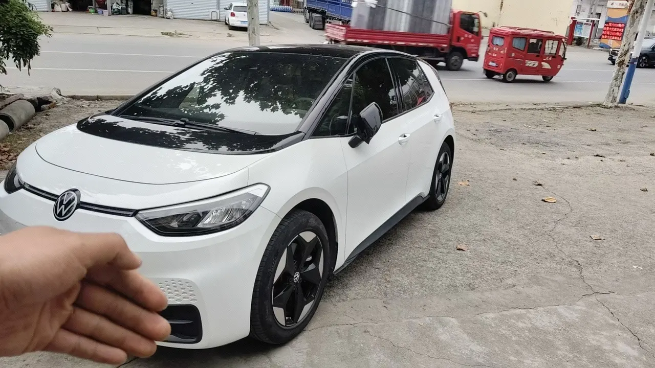 Volkswagen 2025 ID. 3 Smart Premium Edition (Modified) Automatic Gear - View 1