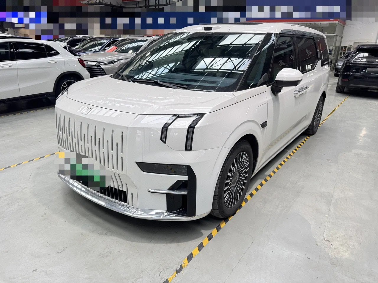 Zeekr 2024 Zeekr 009 six-seat executive version four-wheel drive 108kWh automatic gear - View 1